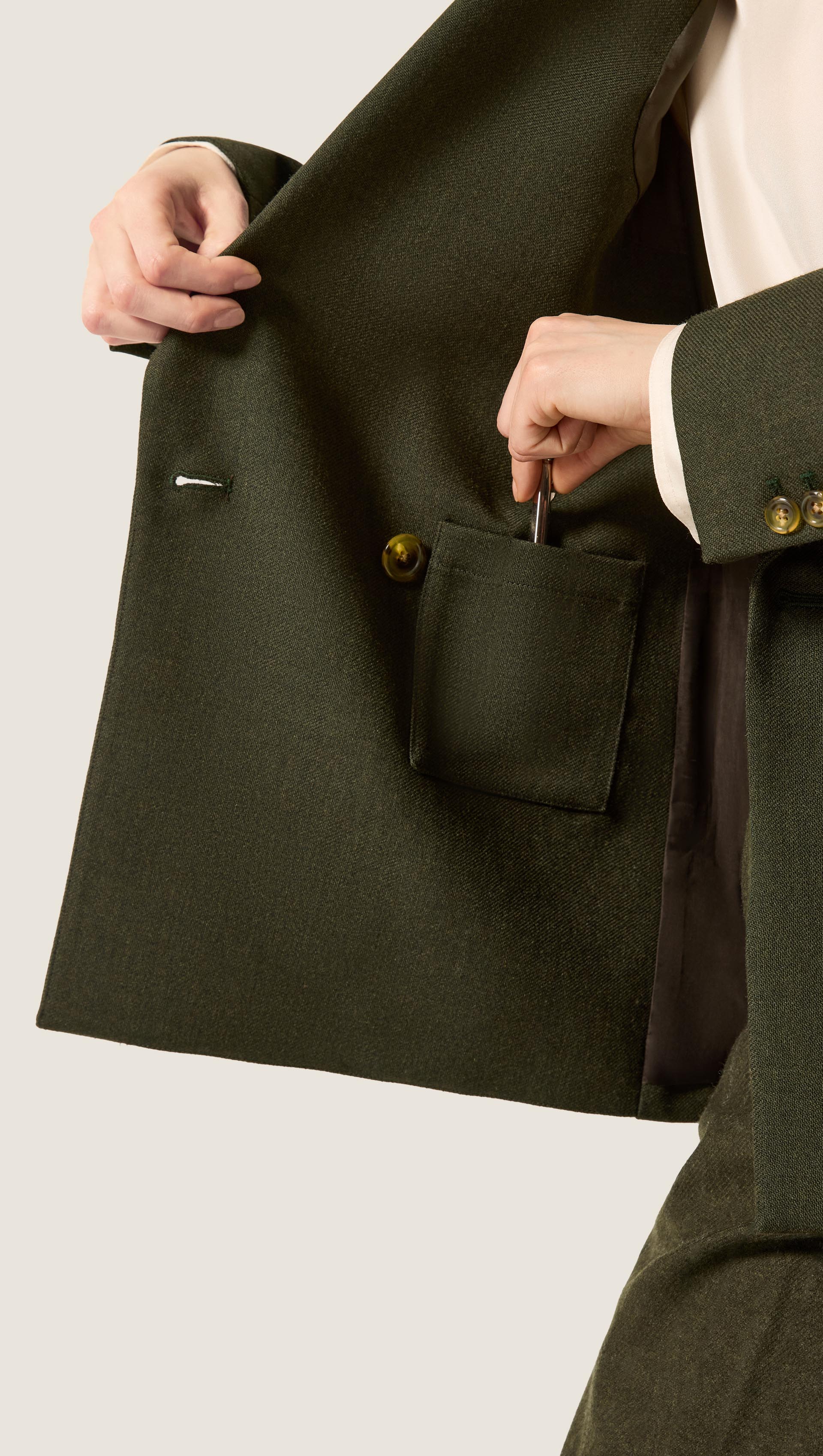 Peak Lapel Blazer in Bellagio Wool | Hunter - Image 8