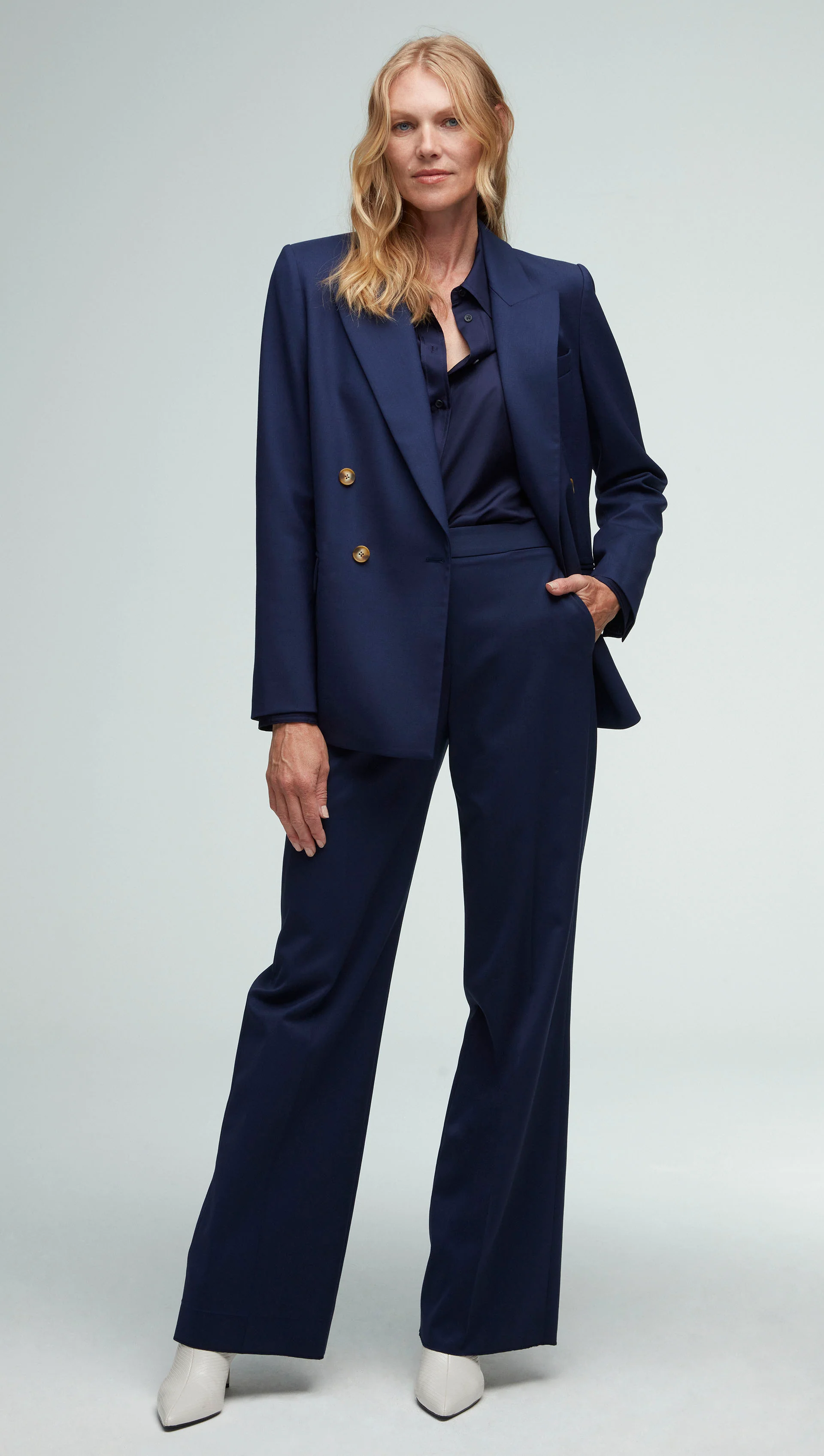 Peak Lapel Blazer in Seasonless Wool | Navy - Image 3