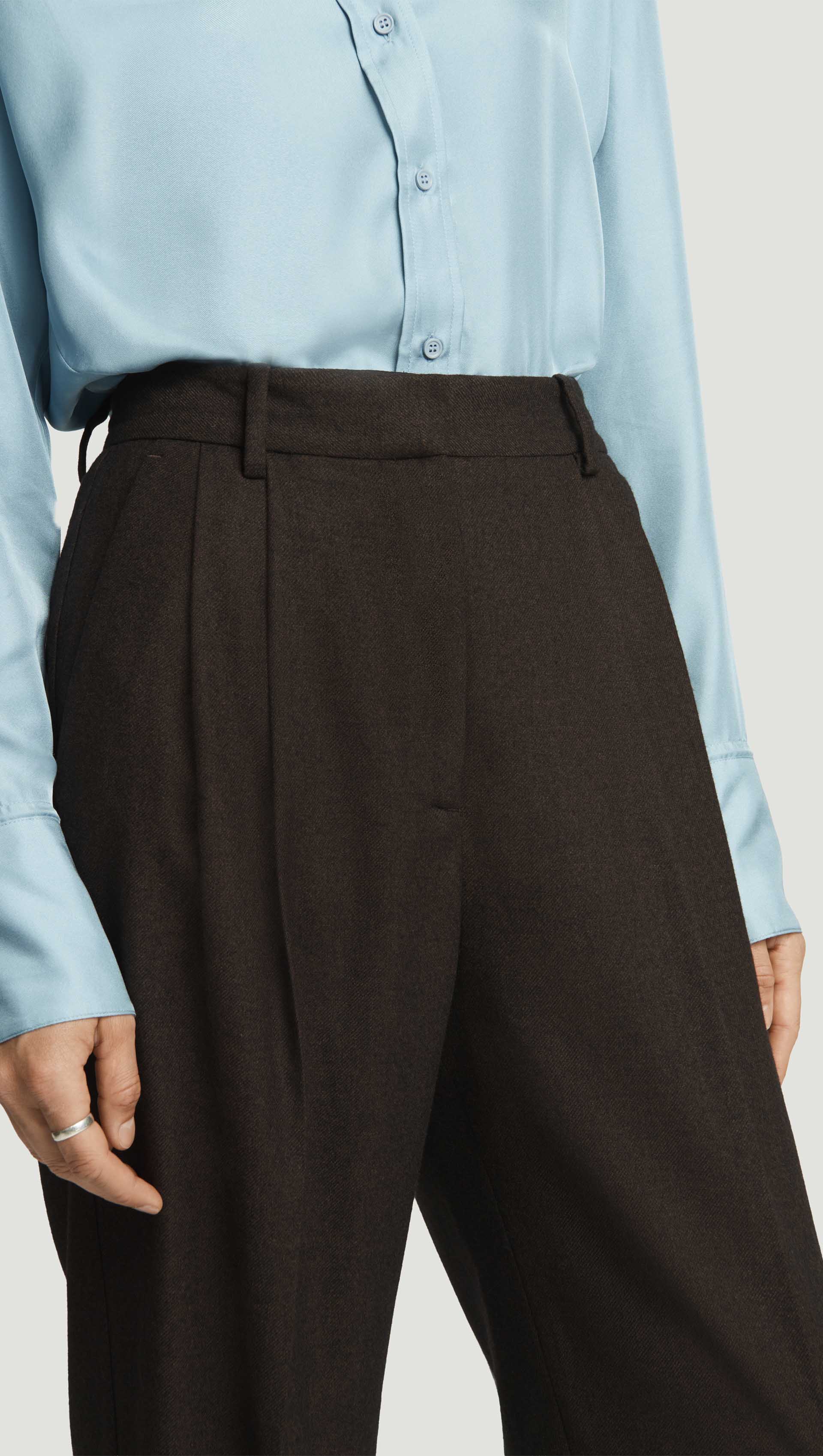 Pleated Tapered Trouser in Brushed Wool | Brown - Image 4