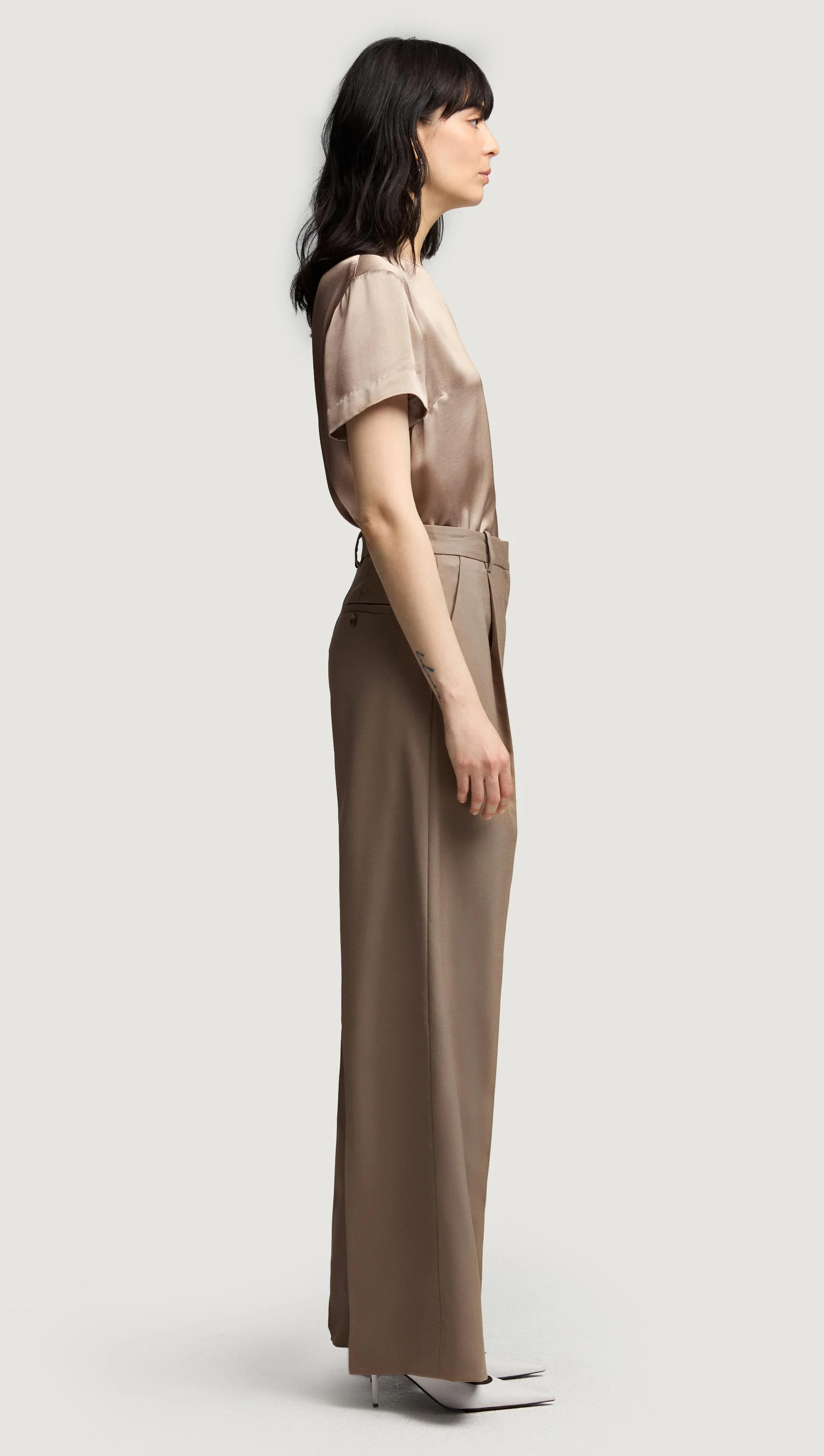 Single Pleat Trouser in Seasonless Wool | Taupe - Image 3