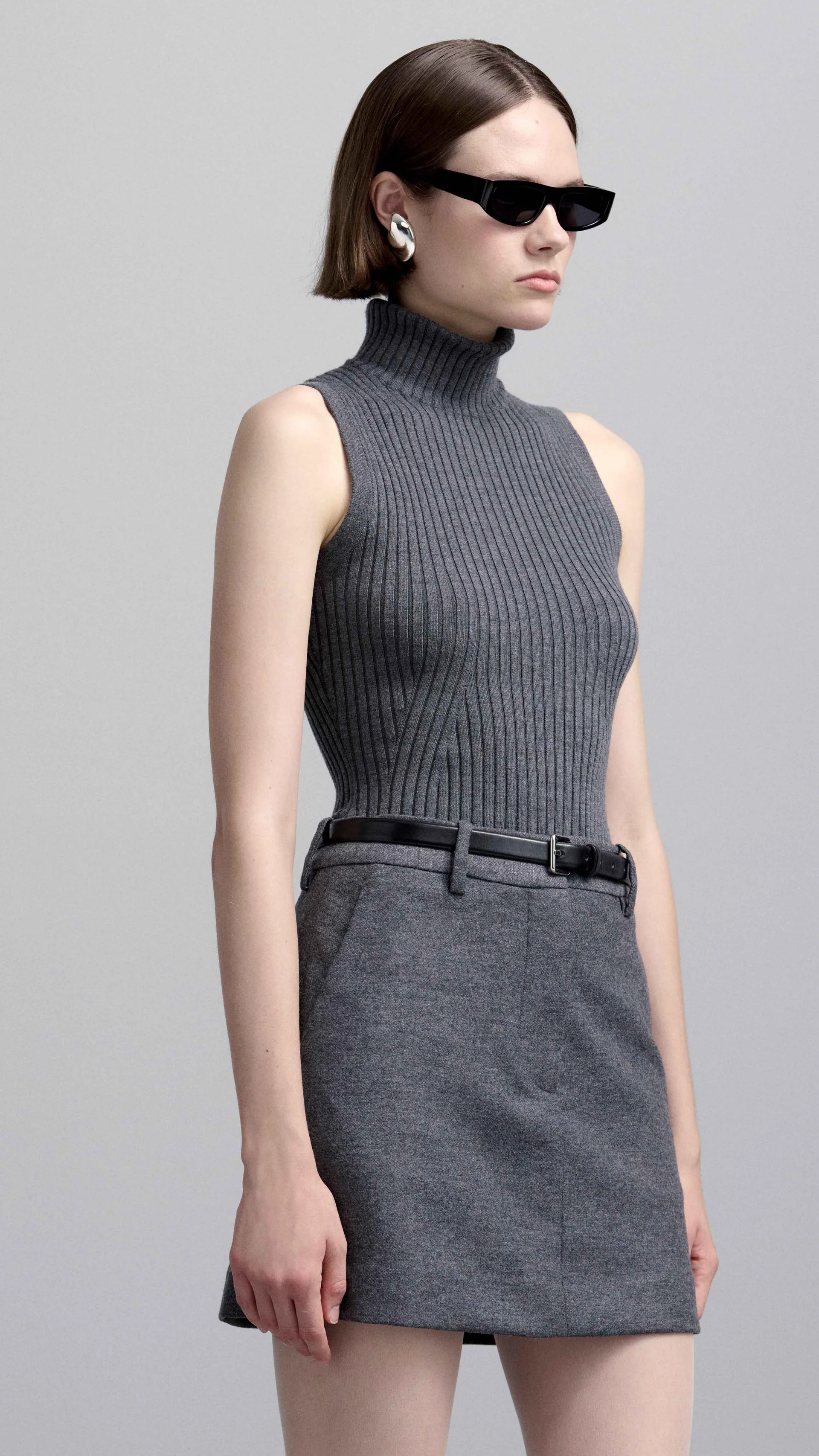 Sleeveless Turtleneck in Stretch Wool | Grey - Image 6