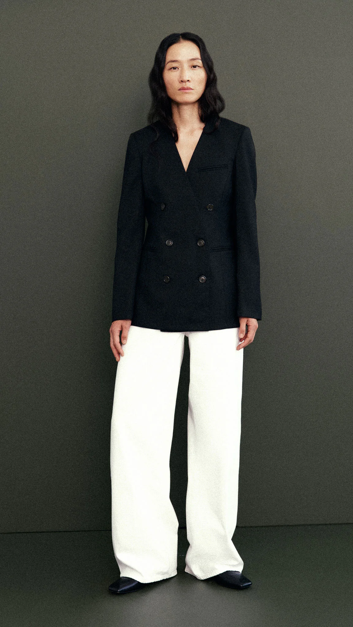 V-Neck Blazer in Heavy Wool Twill | Black - Image 7